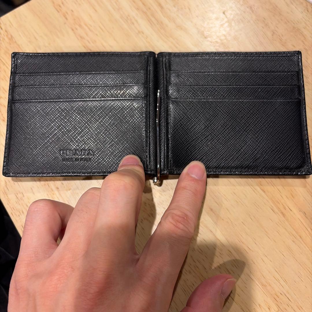 PRADA ブラック 二つ折り財布 マネークリップ