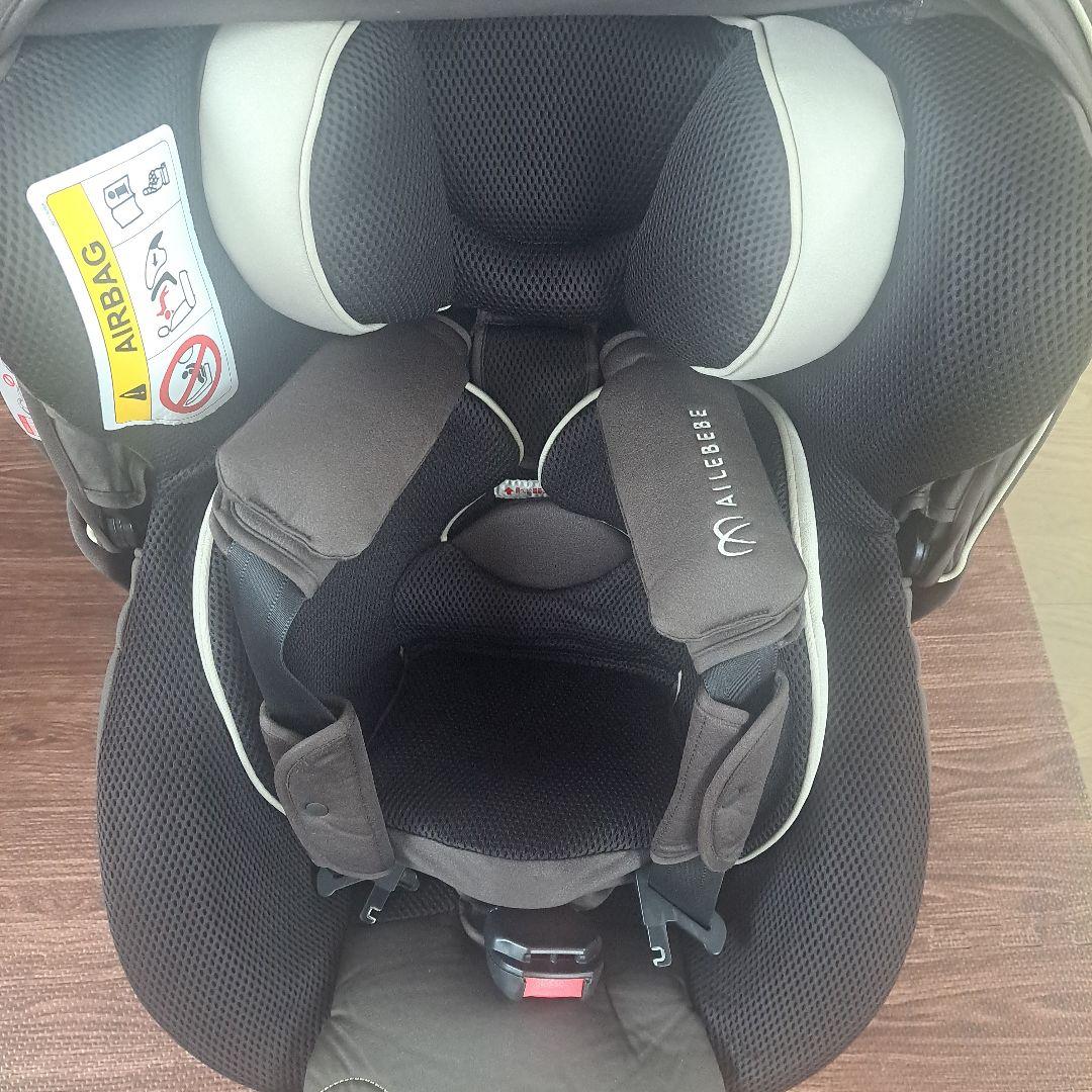 エールベベ　ダークブラウン 車用チャイルドシート
