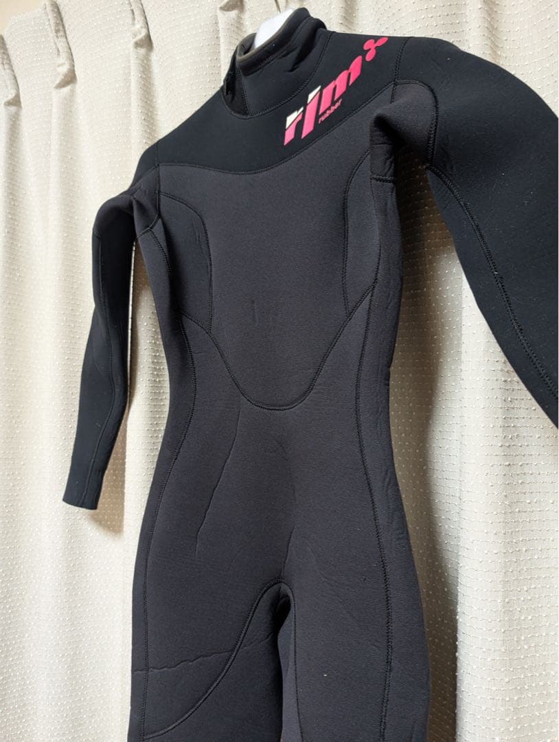 The RLM Rubber(アールエルエム)3mmフルスーツ レディースMS