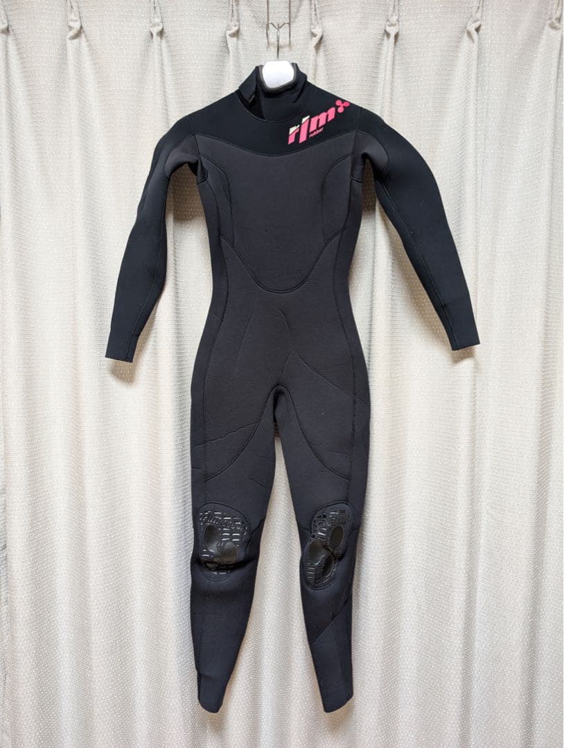 The RLM Rubber(アールエルエム)3mmフルスーツ レディースMS