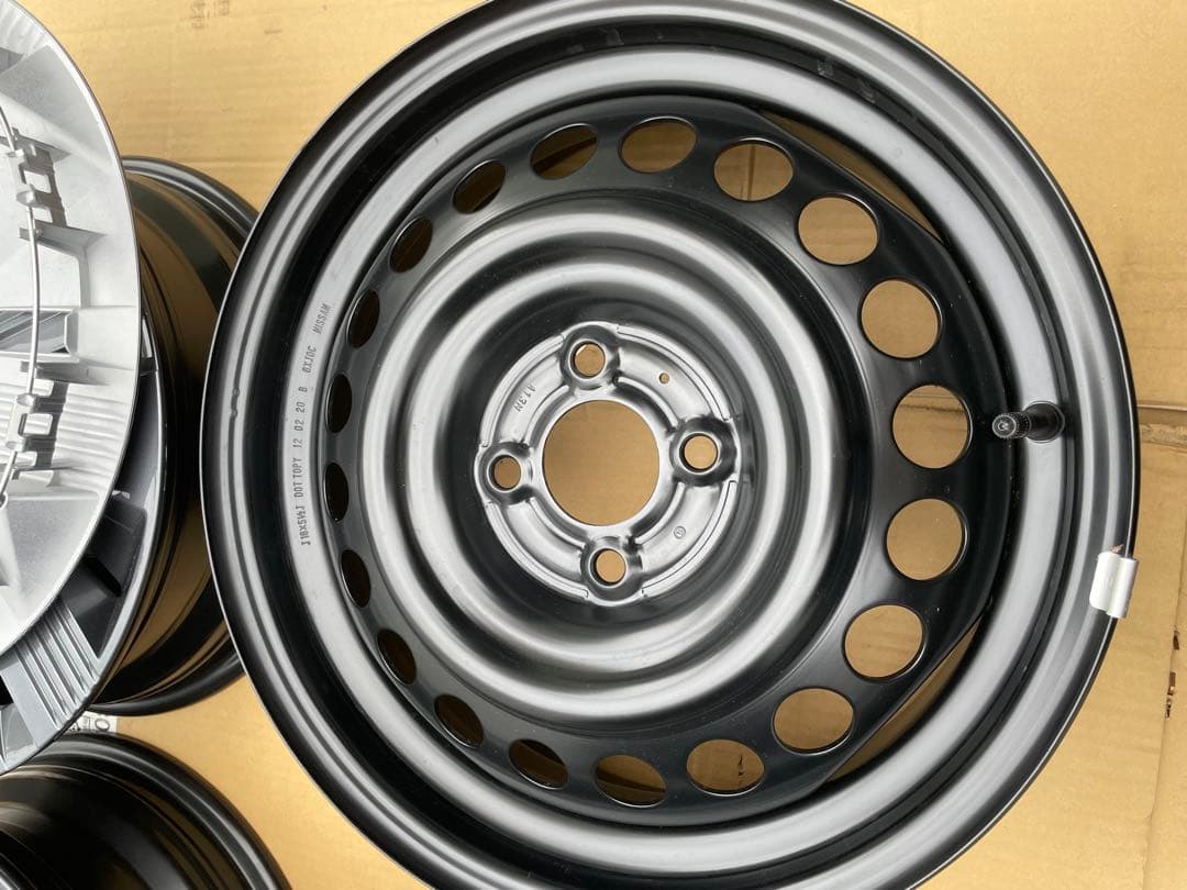 日産　ノート　E13 純正ホイール　ホイールキャップ　セット　16インチ