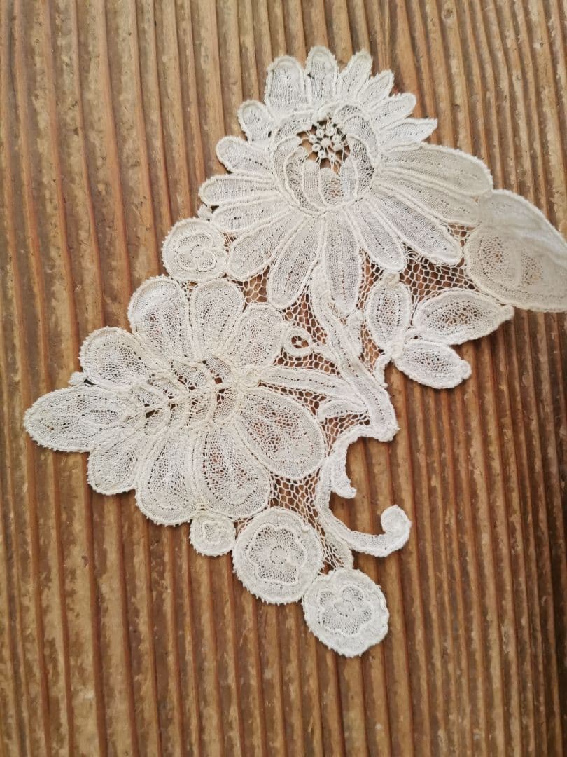 アンティーク 大輪のポワンドローズ 両面ガラス木製フレーム付き