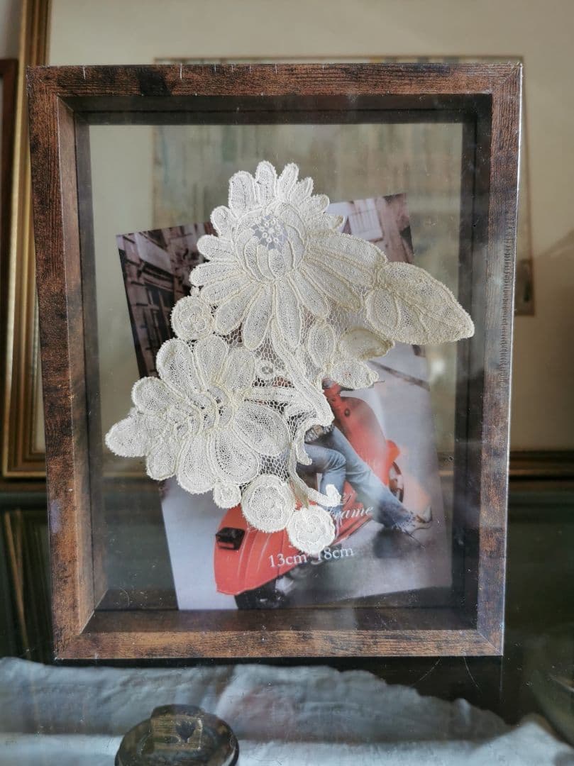 アンティーク 大輪のポワンドローズ 両面ガラス木製フレーム付き