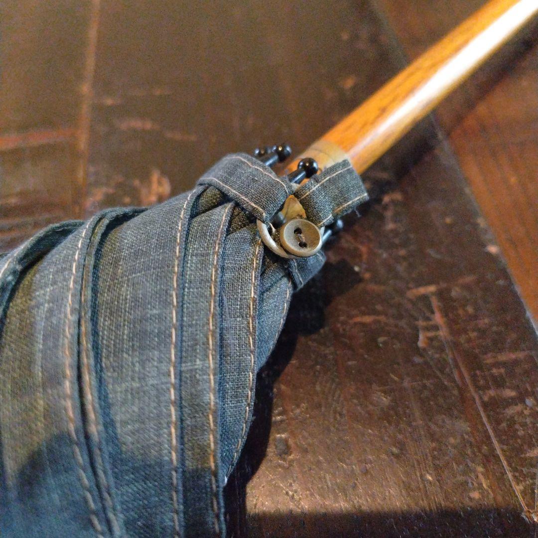 藍染麻地の日傘 花の装飾付き