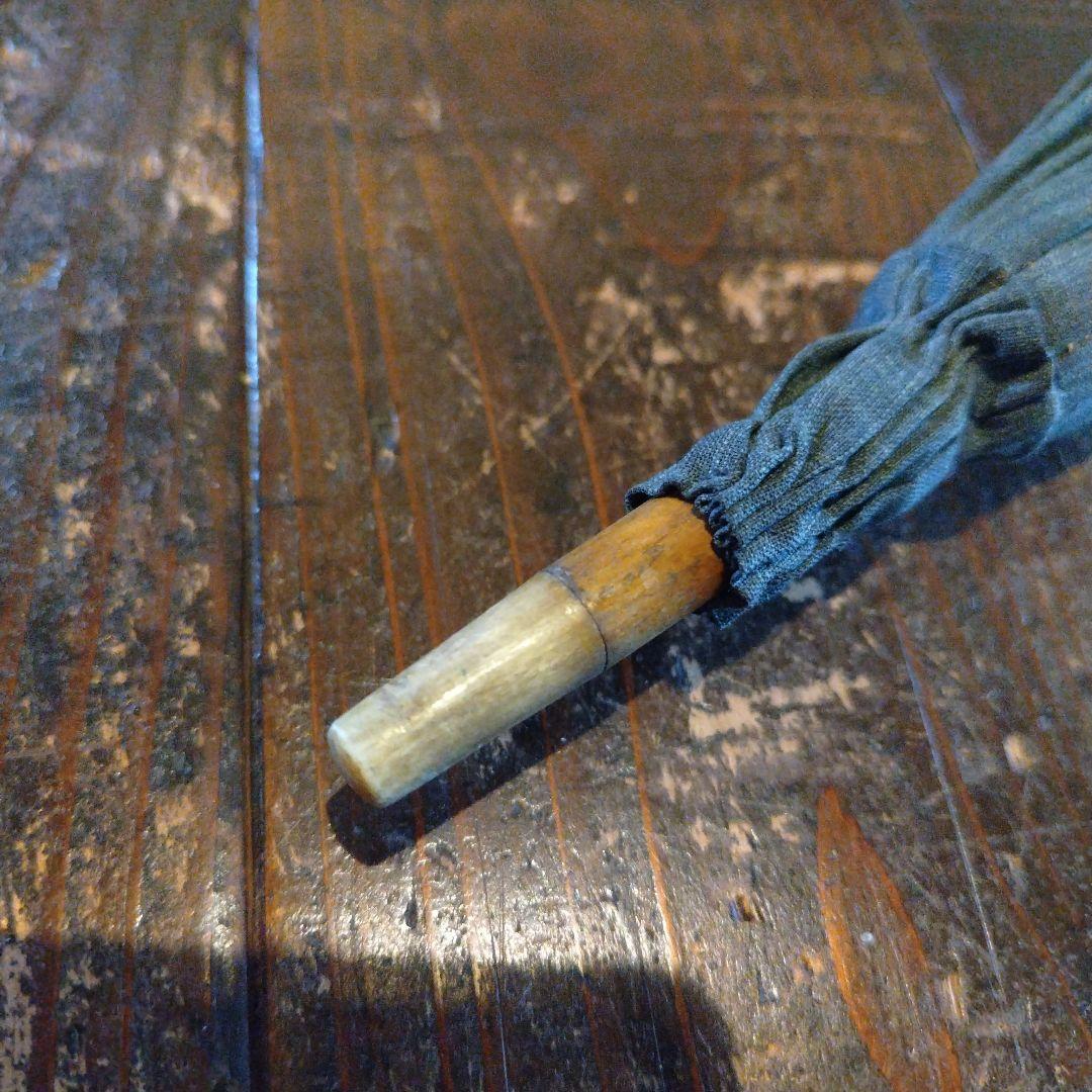 藍染麻地の日傘 花の装飾付き