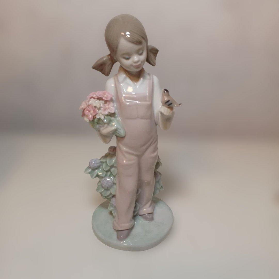 リヤドロ「花車」と「小鳥と話す少女」付属品「花の置物達」と「キャンドルスタンド」