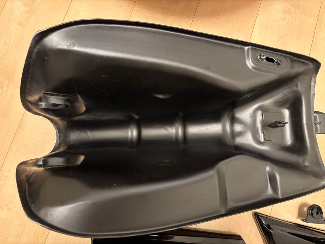 Z400FX 純正品　塗装後未使用外装セット　タンク　サイドカバー　テールカウル