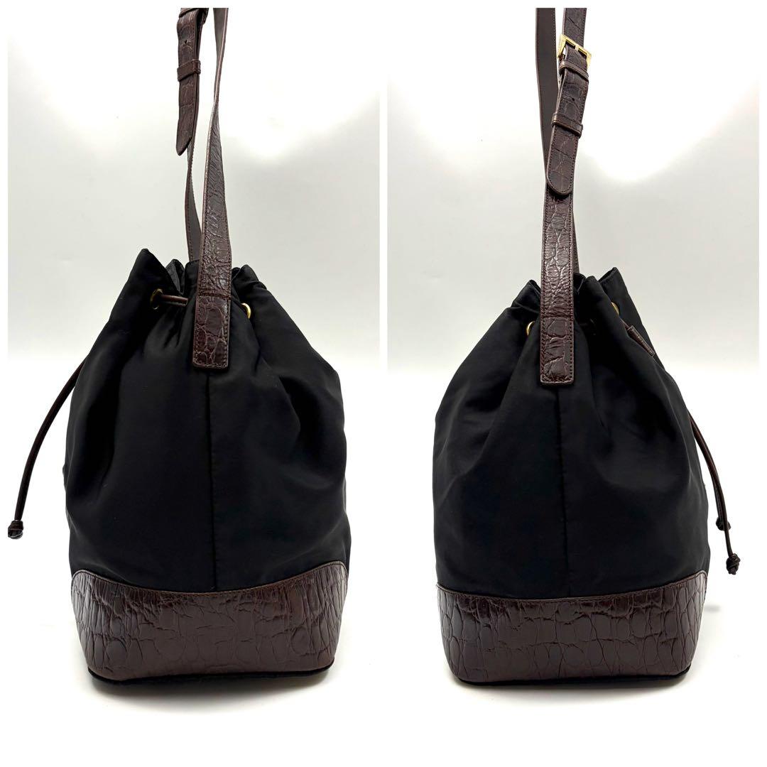 限界値下‼️【人気‼️今期マスト‼️ 】PRADA 巾着バッグ　ナイロン　ブラック