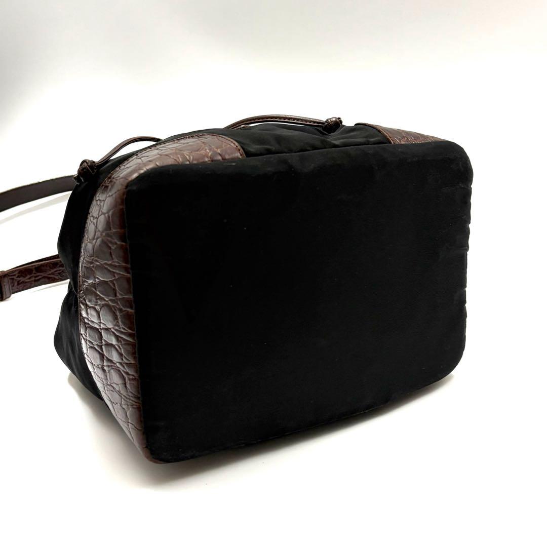 限界値下‼️【人気‼️今期マスト‼️ 】PRADA 巾着バッグ　ナイロン　ブラック