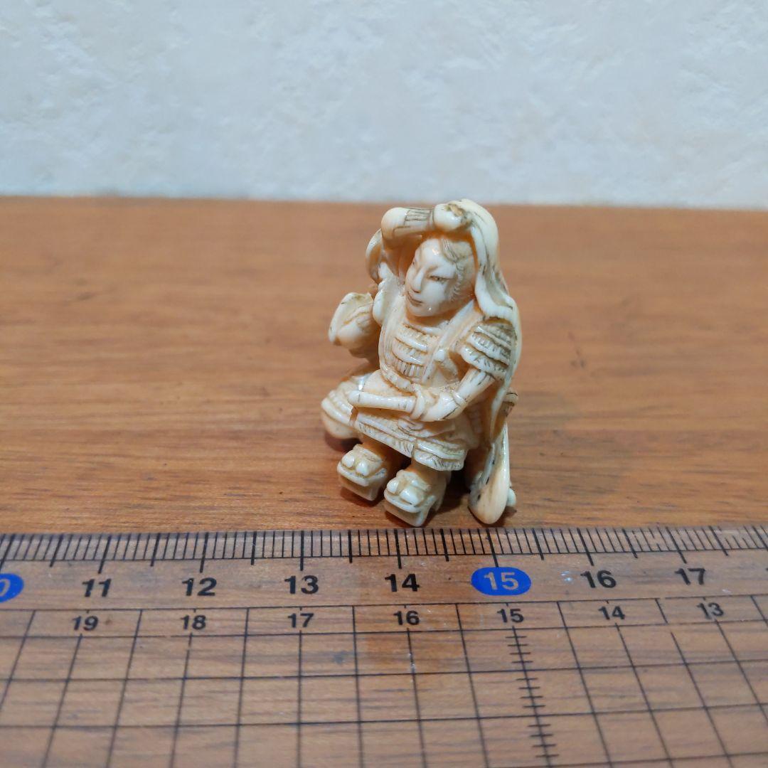 時代提げ物 人物根付 天然素材 【牛若丸と弁慶】高さ約3.5cm 重さ約13ｇ