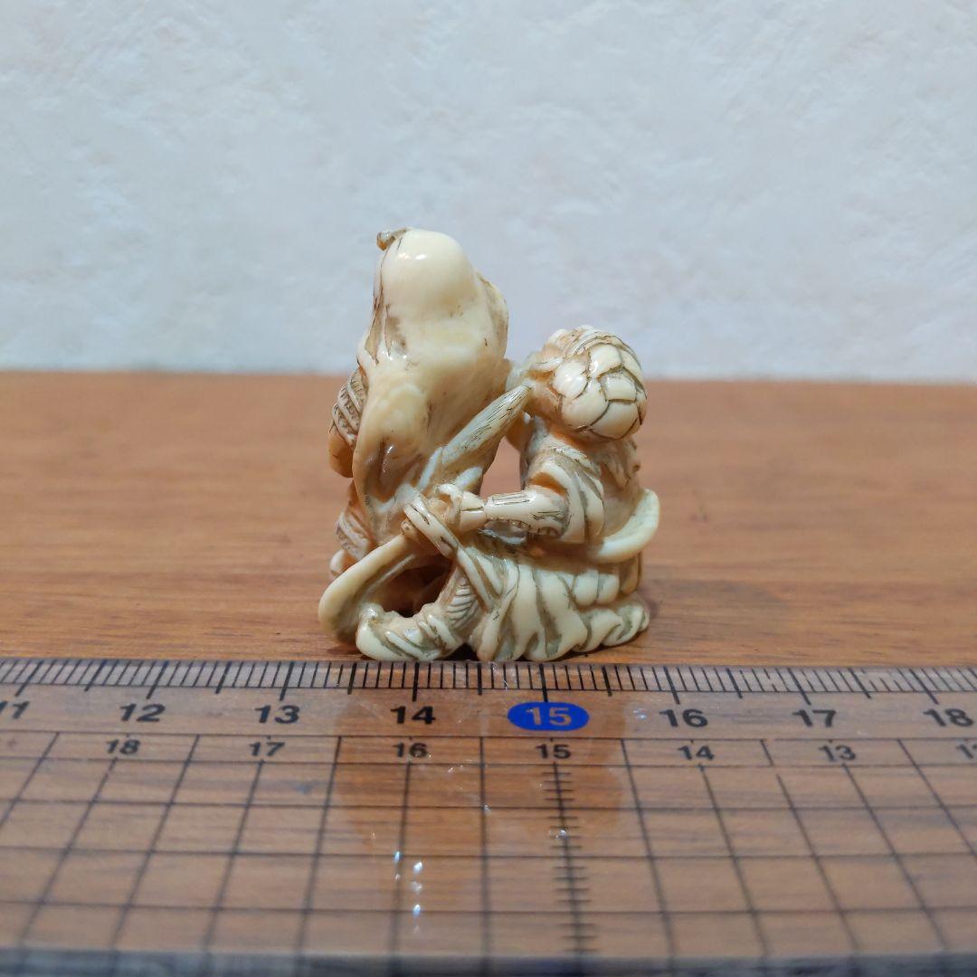 時代提げ物 人物根付 天然素材 【牛若丸と弁慶】高さ約3.5cm 重さ約13ｇ