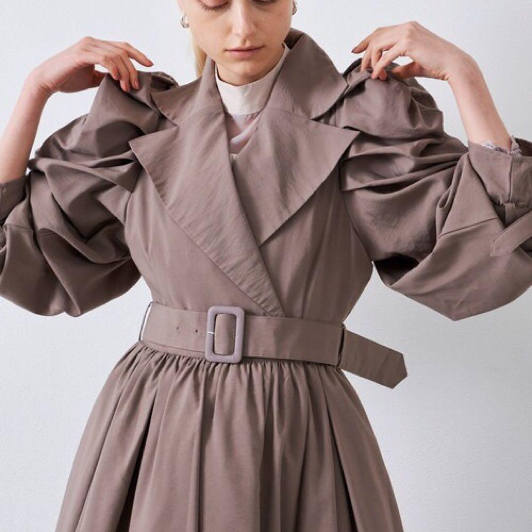 新品タグ付　LA BELLE ETUDE ギャザーボリューム袖ドレストレンチ