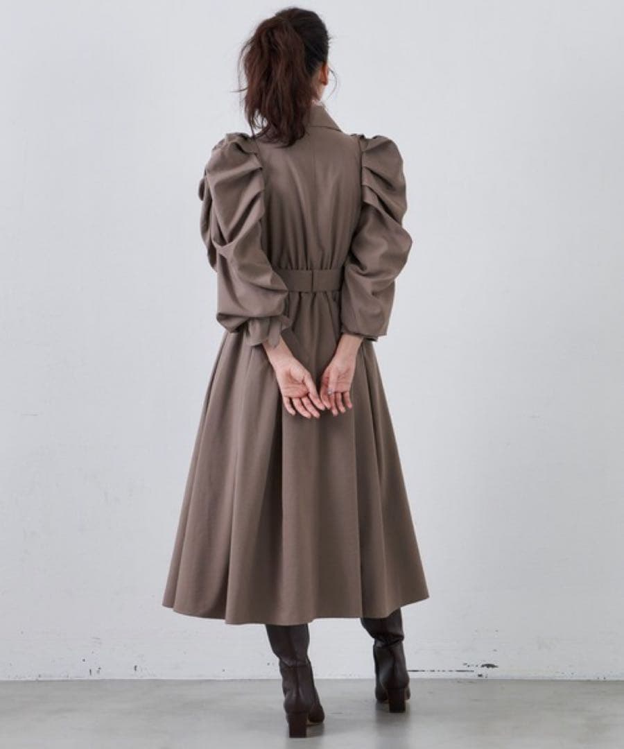 新品タグ付　LA BELLE ETUDE ギャザーボリューム袖ドレストレンチ