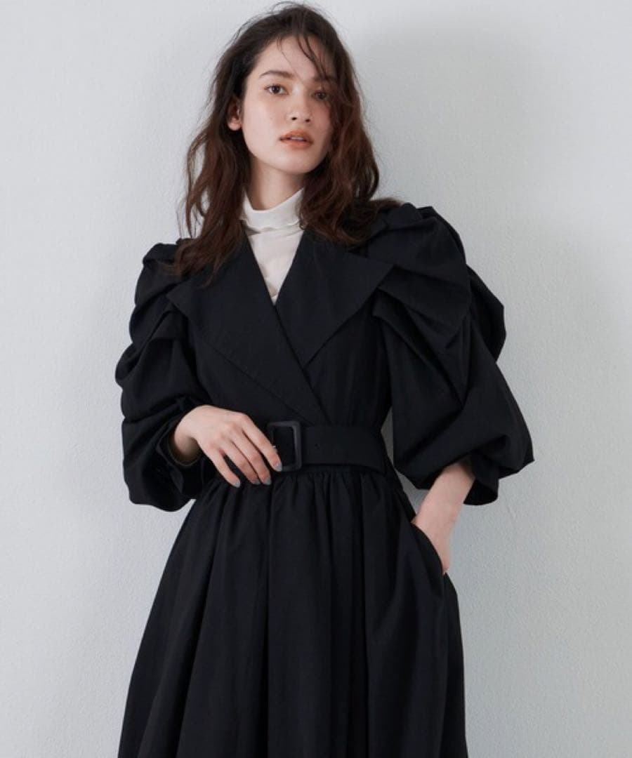 新品タグ付　LA BELLE ETUDE ギャザーボリューム袖ドレストレンチ