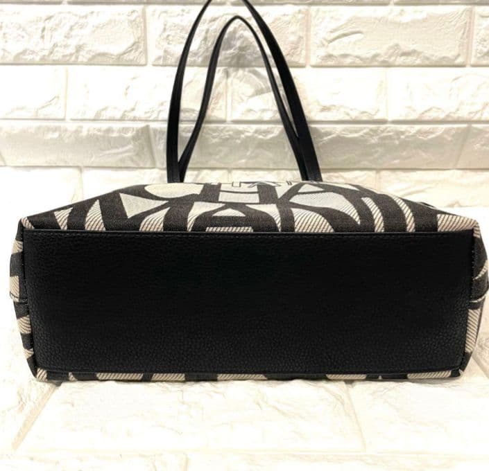 ARMANI EXCHANGE ロゴトートバッグ