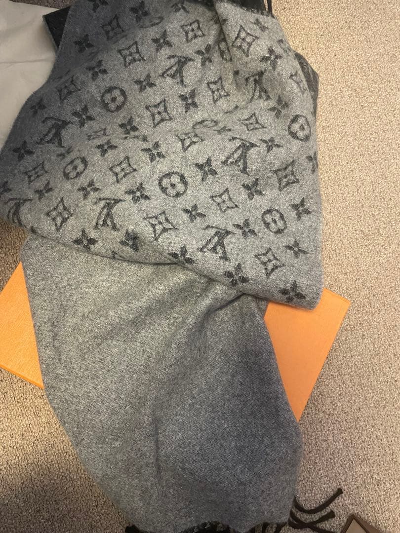 Louis Vuitton グレー マフラー モノグラム