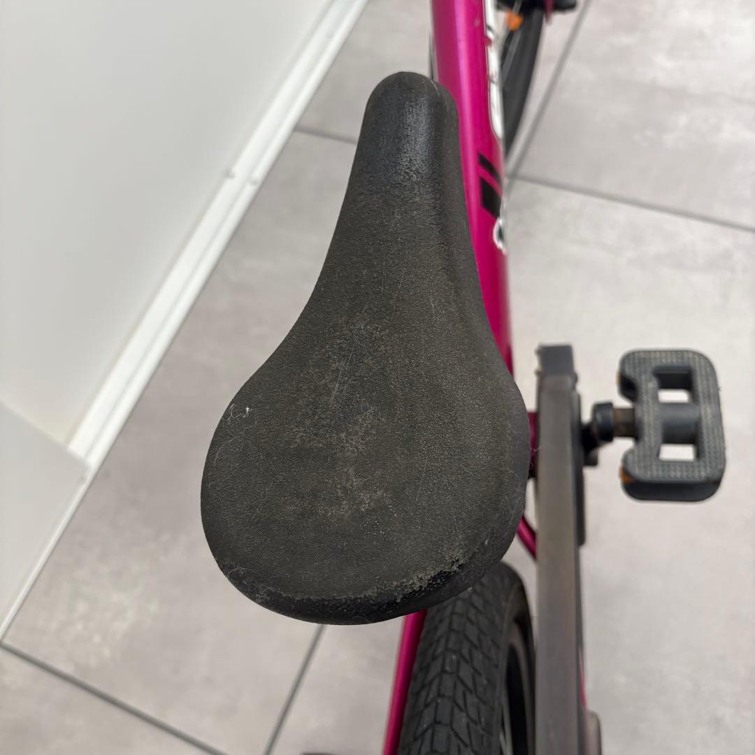 ストライダー 14X フューシャピンク キッズスポーツバイク　ペダル付属