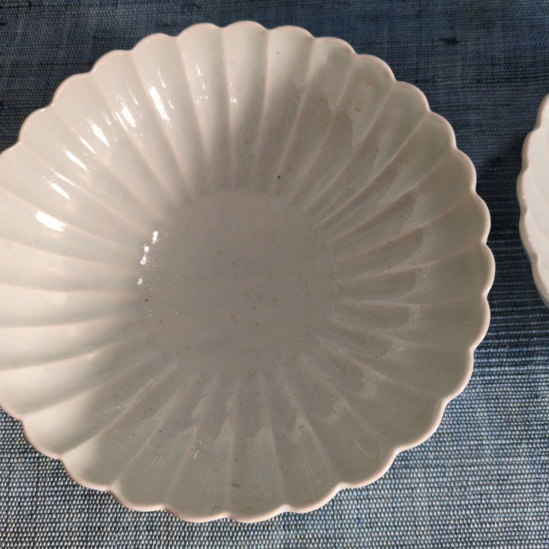 村田森さんの白磁輪花鉢2点