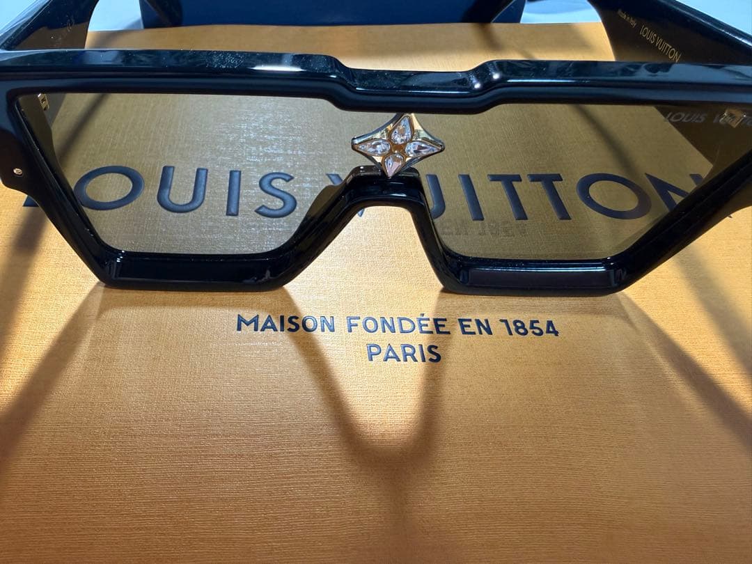ルイヴィトン　サングラス　サイクロン Z1547E 黒　ゴールド　ストーン