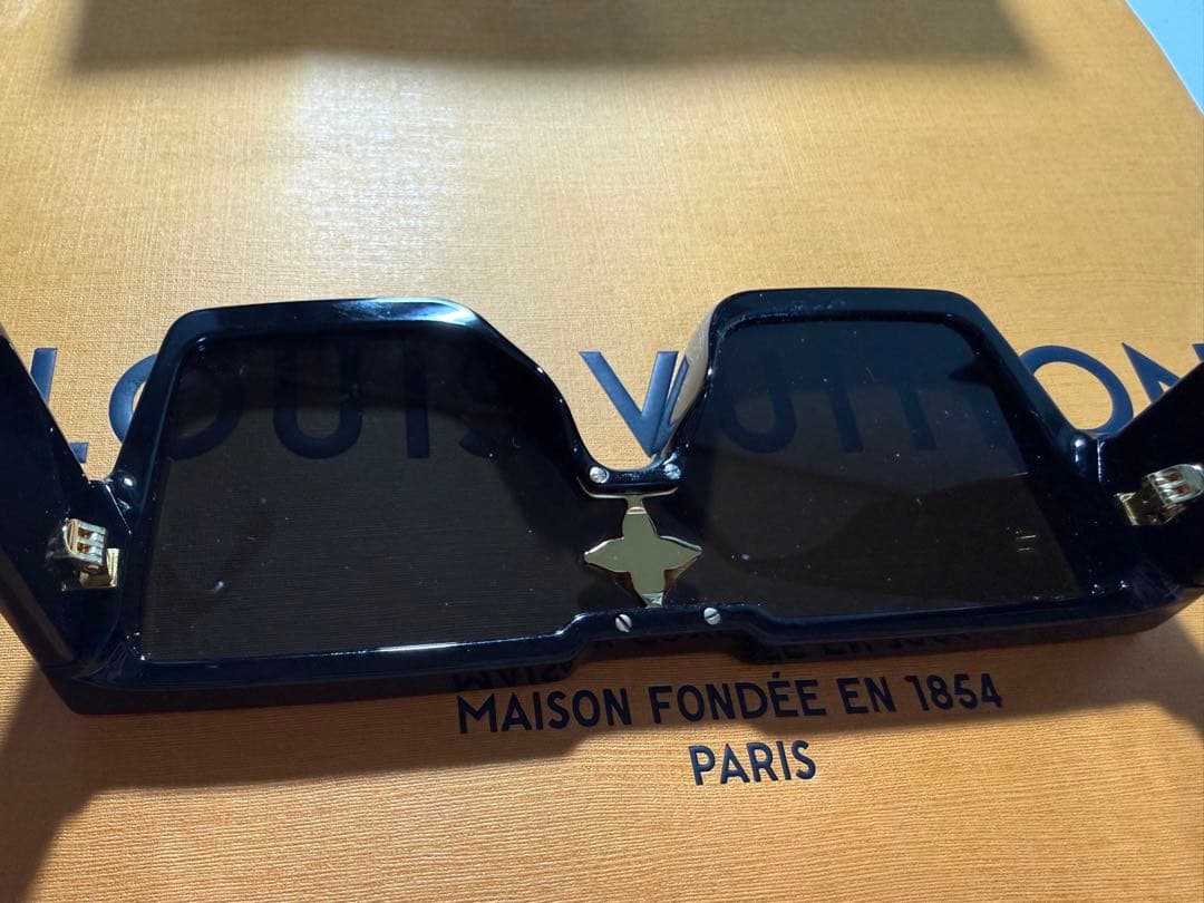 ルイヴィトン　サングラス　サイクロン Z1547E 黒　ゴールド　ストーン