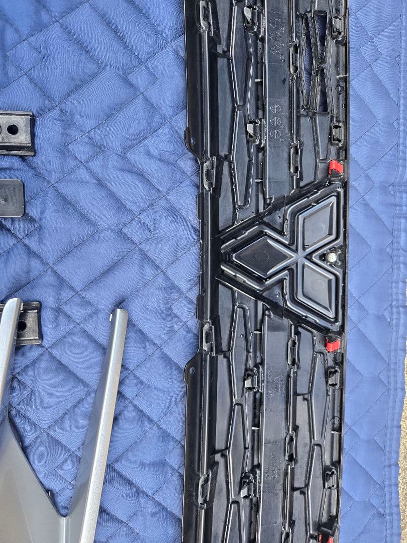 三菱 デリカ D5 後期モデル　純正グリル