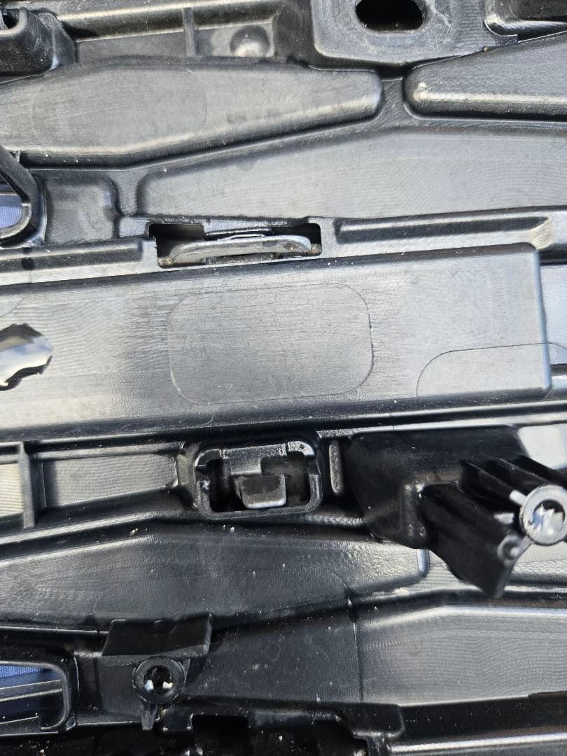 三菱 デリカ D5 後期モデル　純正グリル