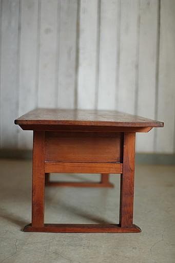 小ぶりな木製の机　小引き出し2杯　サイドテーブル　作業台　文机　古家具　古民家