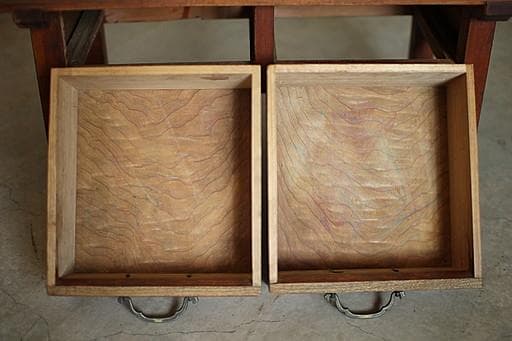 小ぶりな木製の机　小引き出し2杯　サイドテーブル　作業台　文机　古家具　古民家