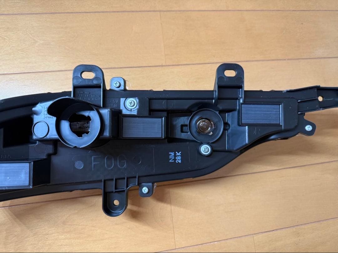 トヨタ純正　リヤウインカーレンズ　80ハリアー　新品