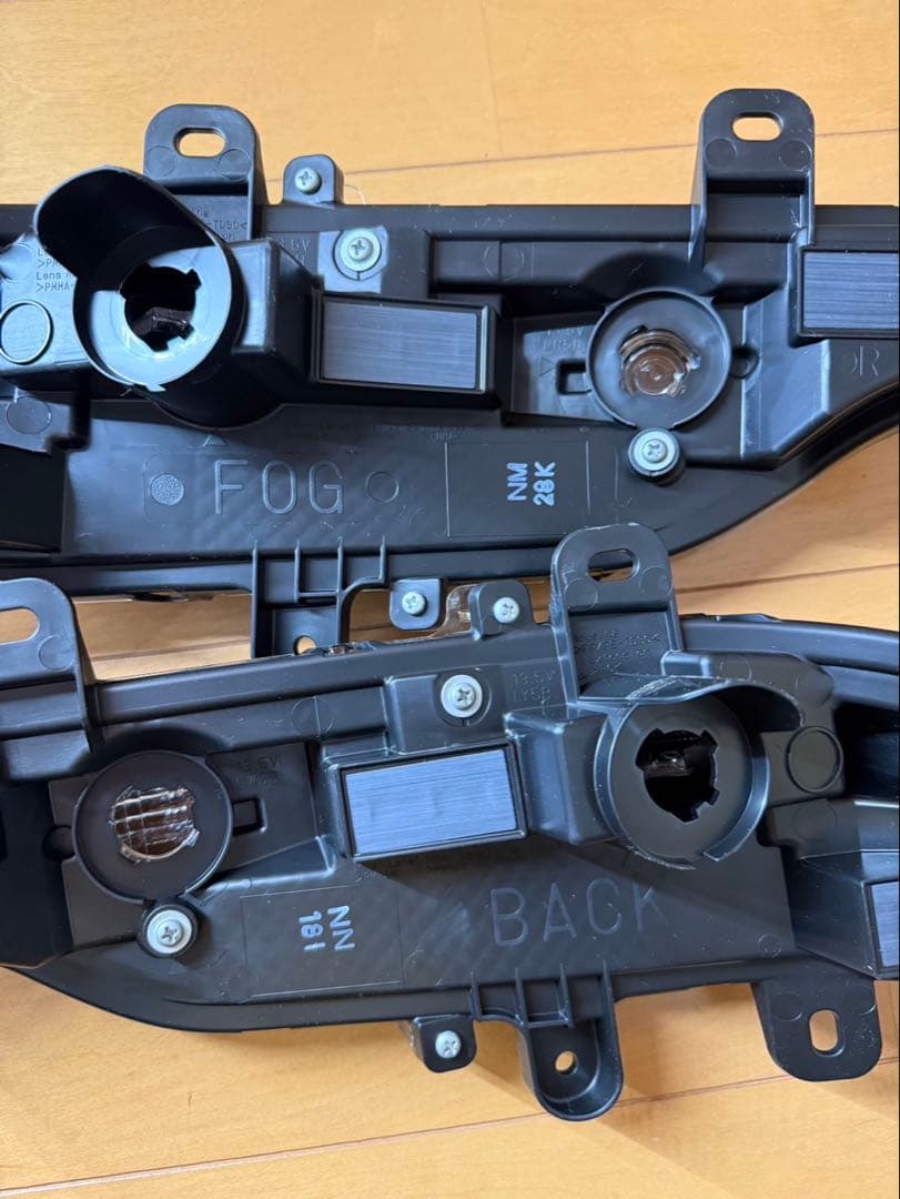 トヨタ純正　リヤウインカーレンズ　80ハリアー　新品