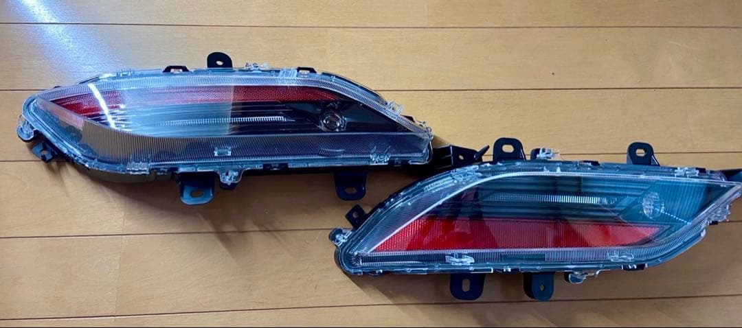 トヨタ純正　リヤウインカーレンズ　80ハリアー　新品