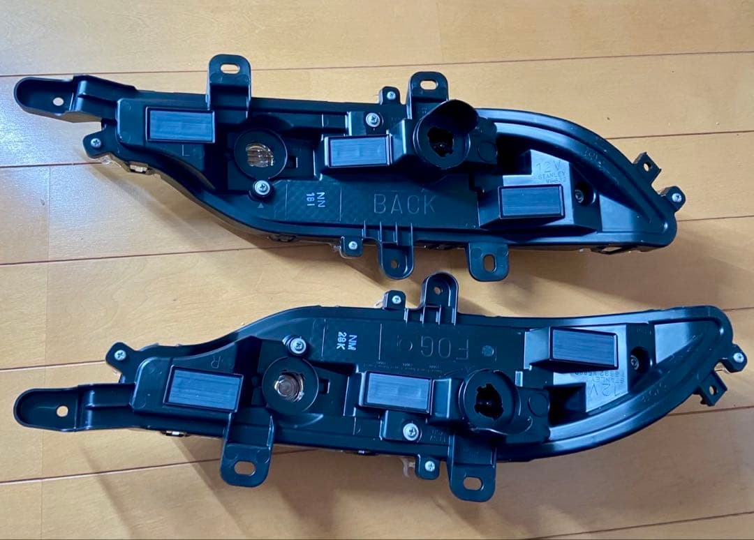 トヨタ純正　リヤウインカーレンズ　80ハリアー　新品