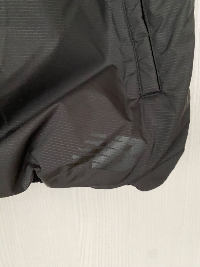 【未使用品】ニューバランス　ブラックアウト　ライトウェイトパデッドベスト　Ｌ