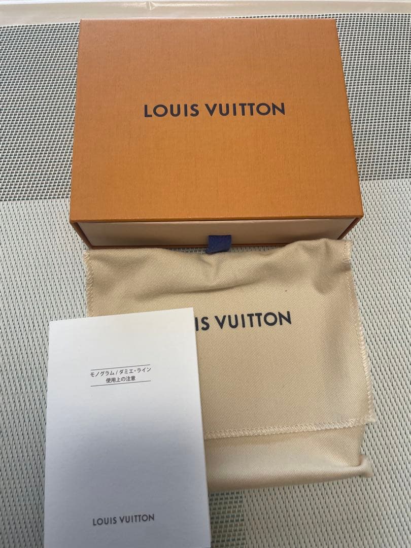 ルイヴィトン モノグラム マカサーポルトフォイユミンドロ 二つ折り財布