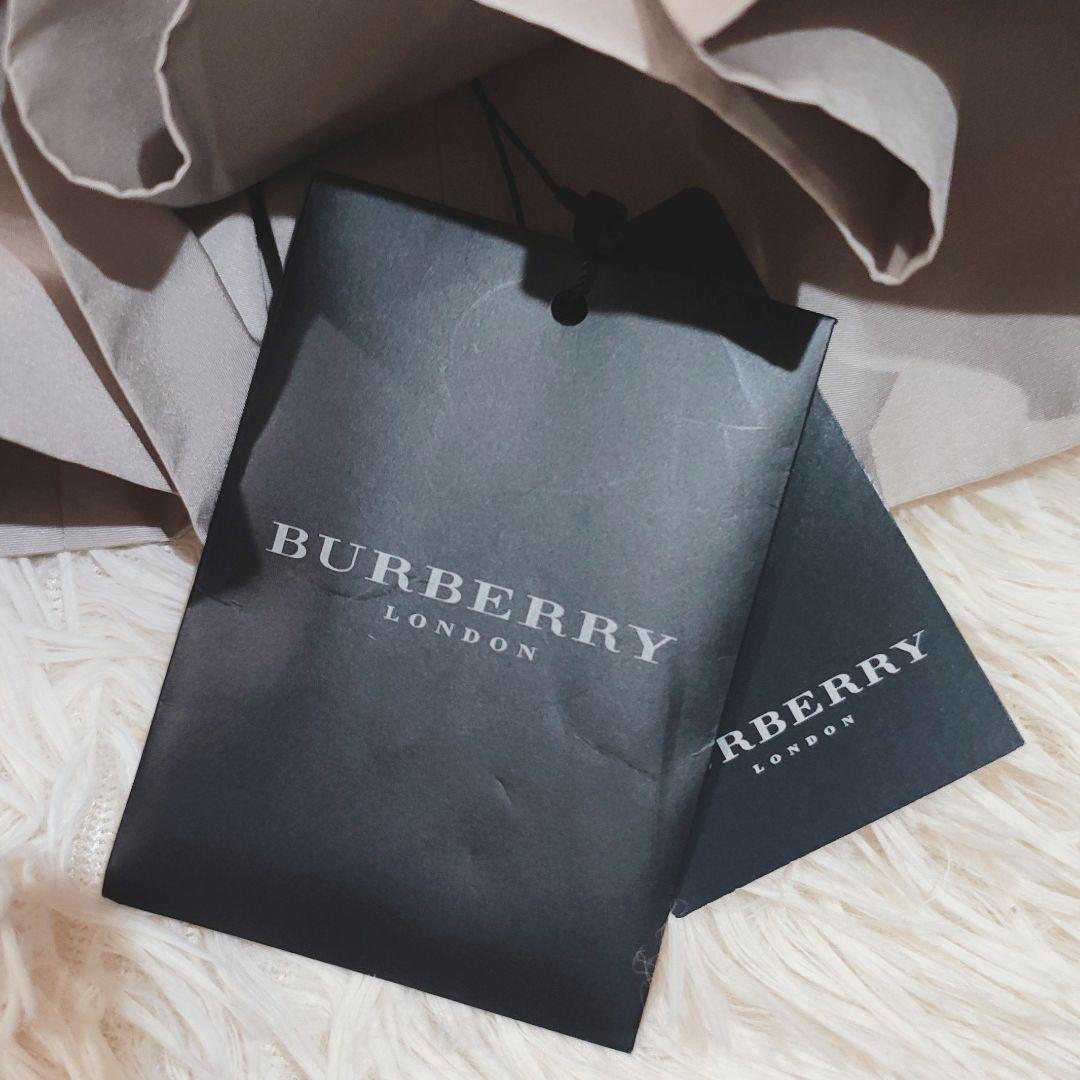 タグ付き バーバリーロンドン 裾フレア プリーツ トレンチコート 裏地チェック