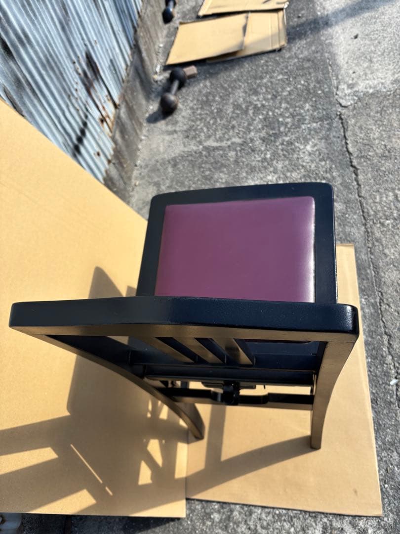 美品　背もたれ付ピアノ椅子　足部フェルト付き　ワインレッド座面