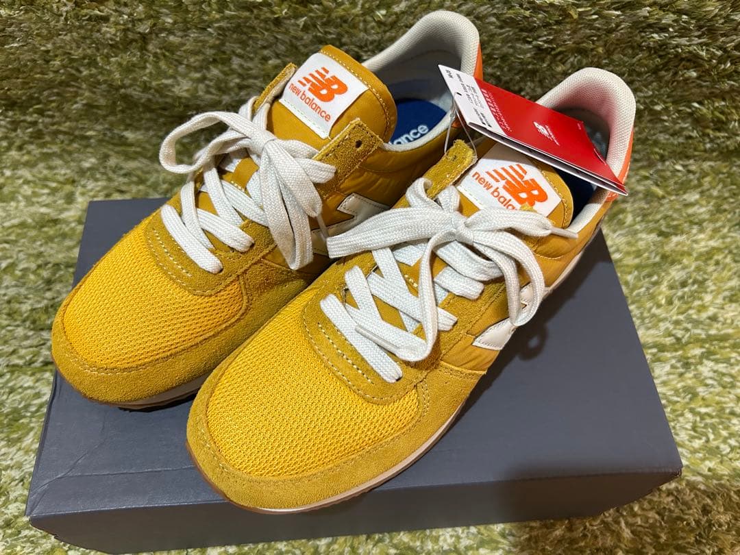new balance イエロー （マスタード）スニーカー