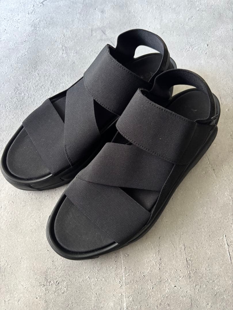 ヤスヤス　ワイスリー　ライバルリー プラットフォーム ストラップ サンダル