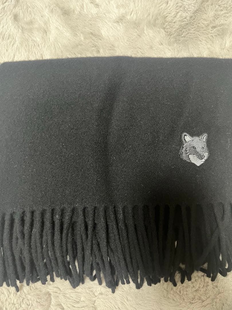 MAISON KITSUNÉ 黒マフラー