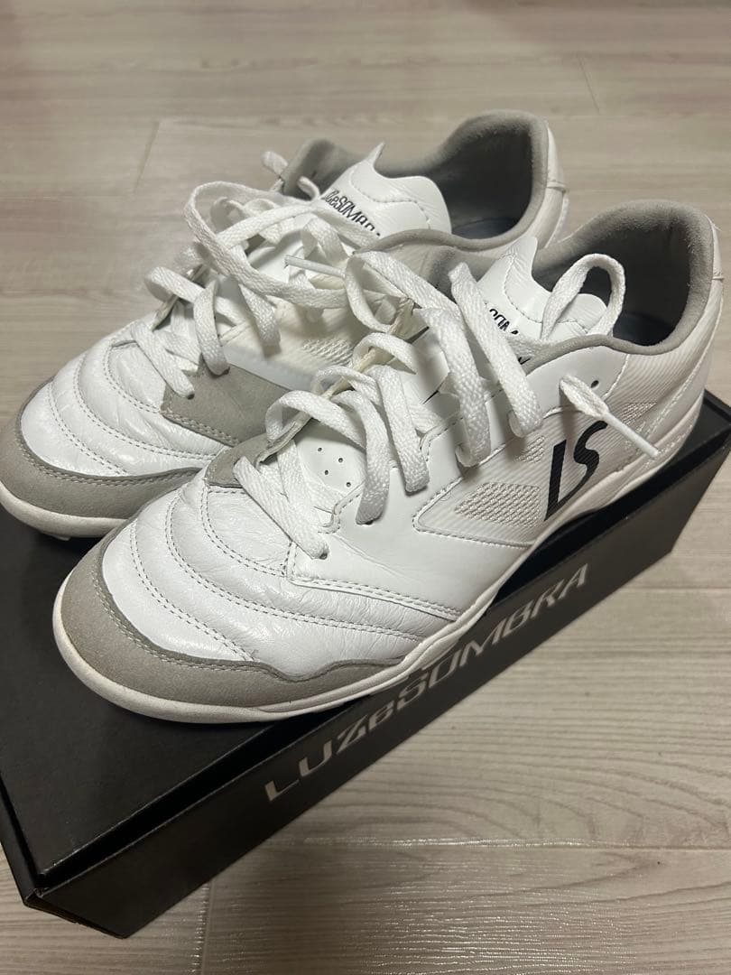 LUZ e SOMBRA フットサルシューズ ホワイト