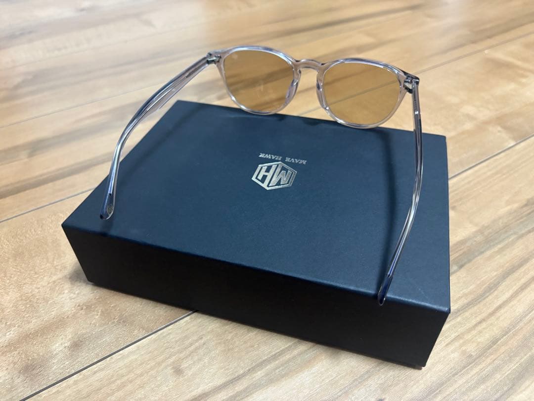 MAVE HAWK サングラス ライトグレー カーキ 飯田将成着用