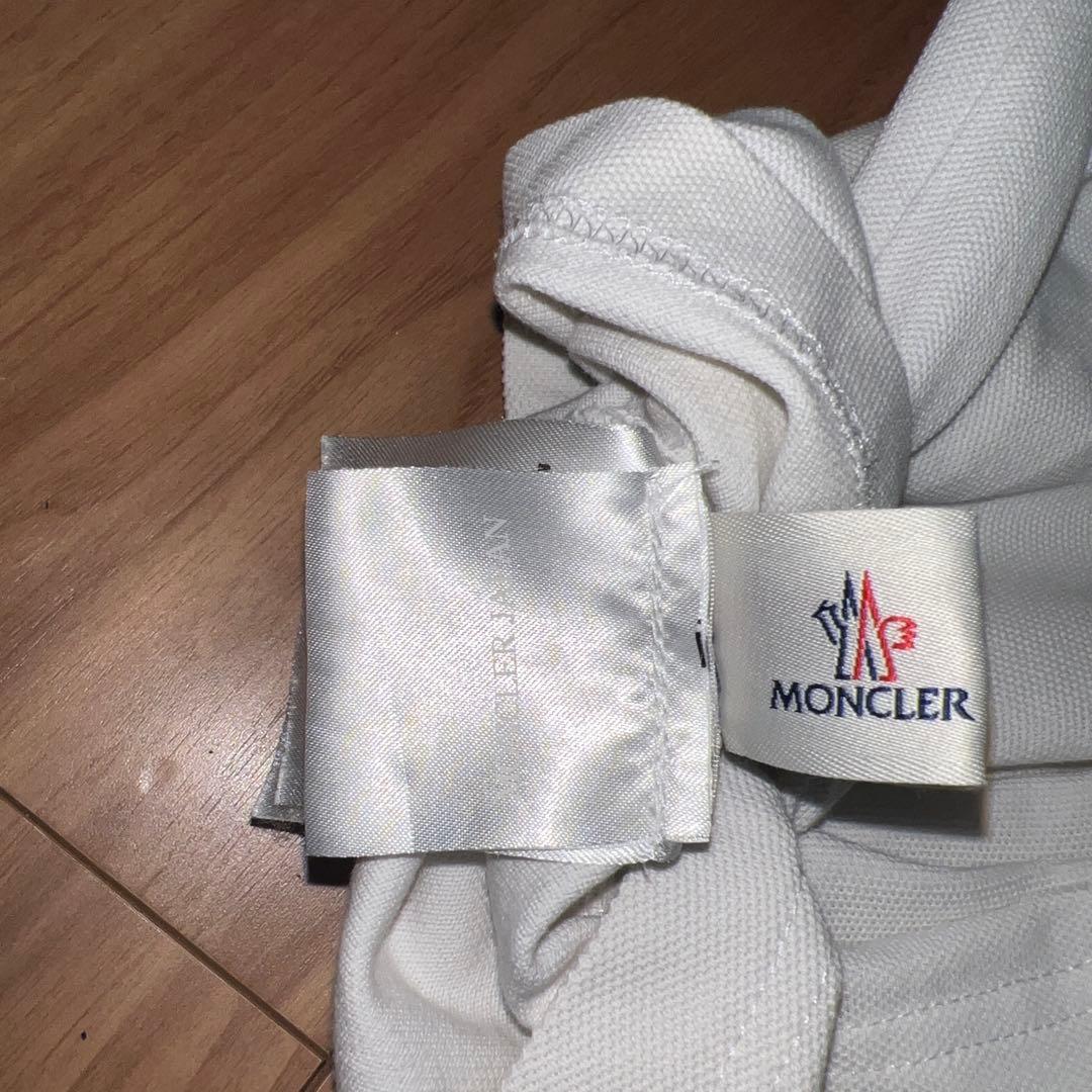 モンクレール　白色　ポロシャツ　Ｍサイズ