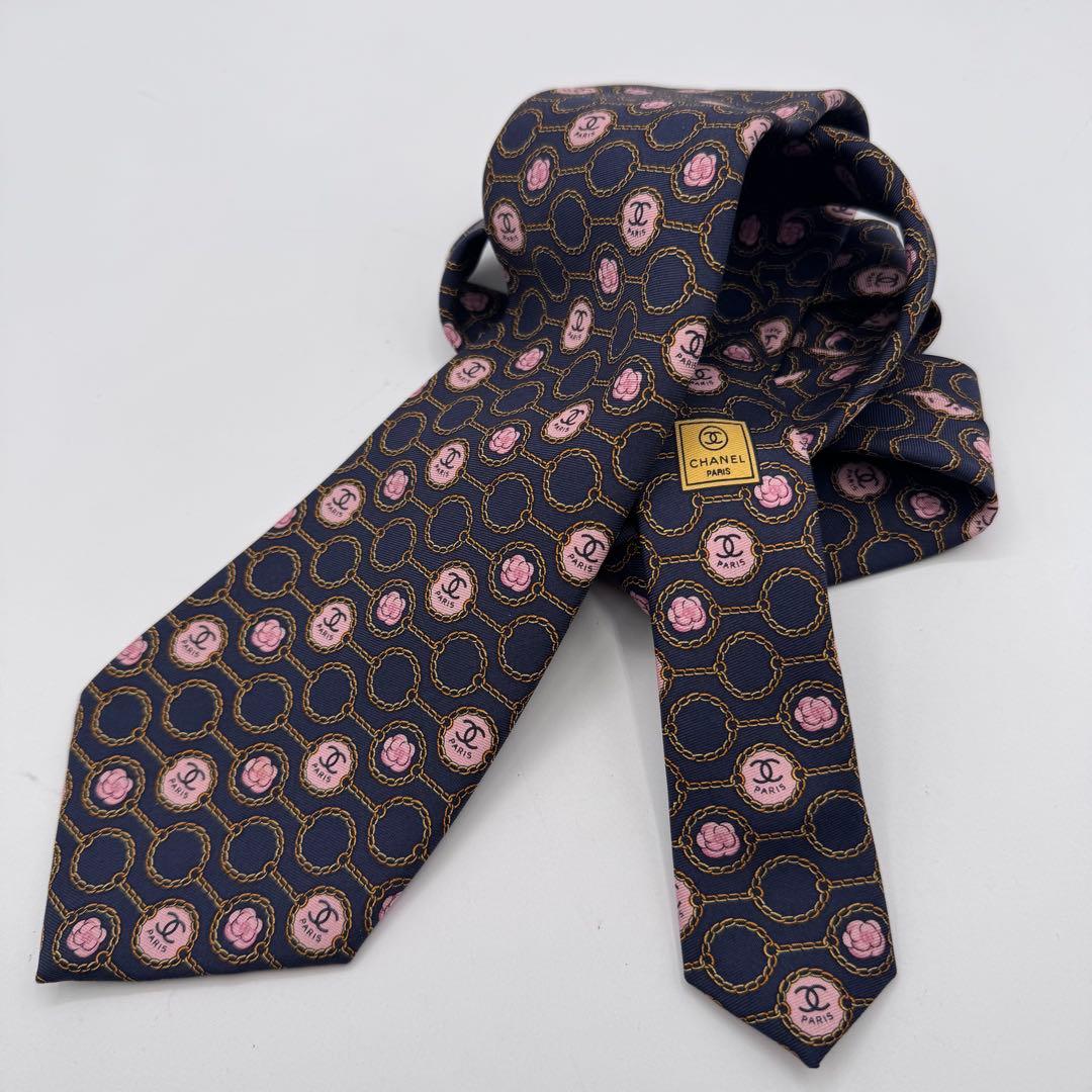 CHANEL シャネル ネクタイ 小紋 総柄 カメリア チェーン付 プリント