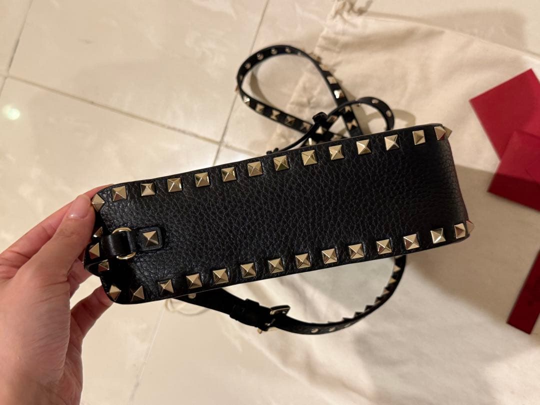 VALENTINO ヴァレンティノロックスタッズ レザーショルダーバッグ