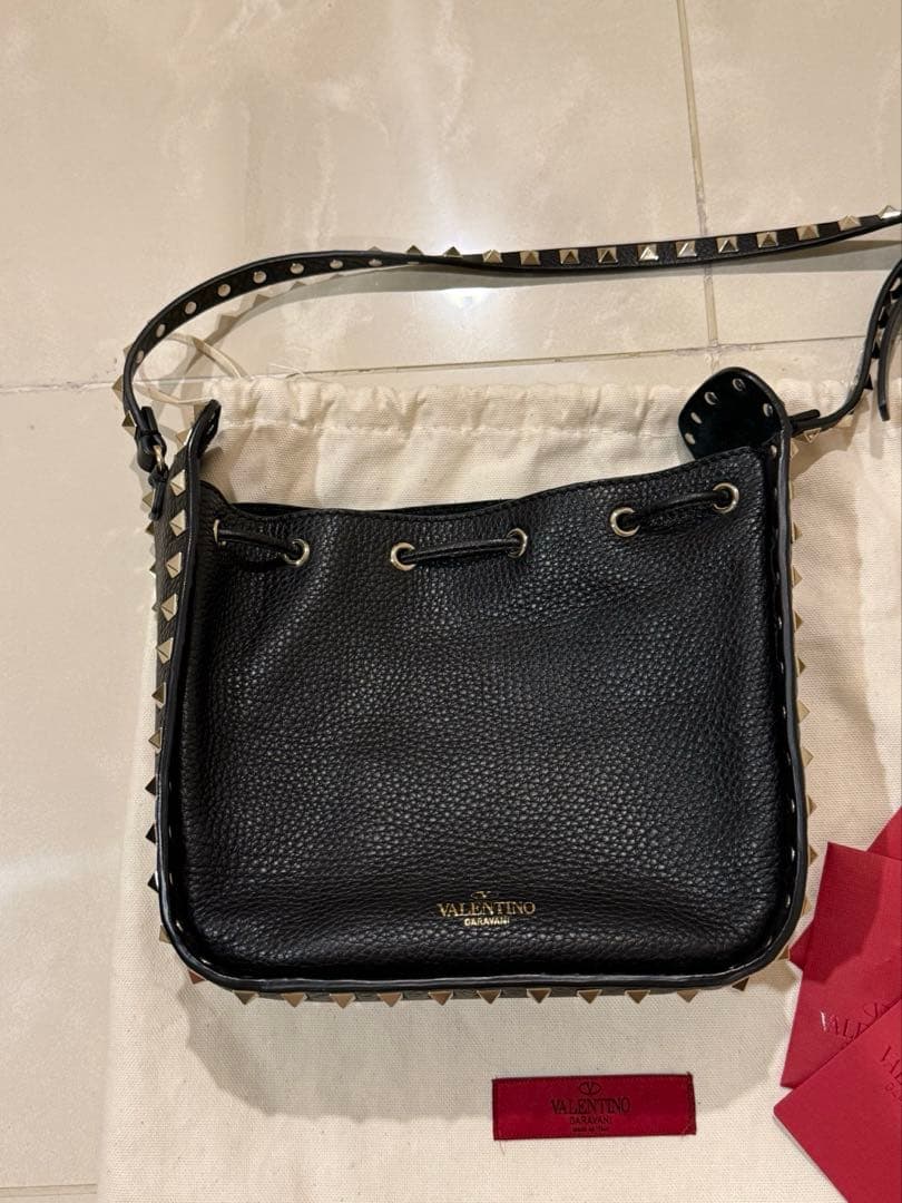 VALENTINO ヴァレンティノロックスタッズ レザーショルダーバッグ