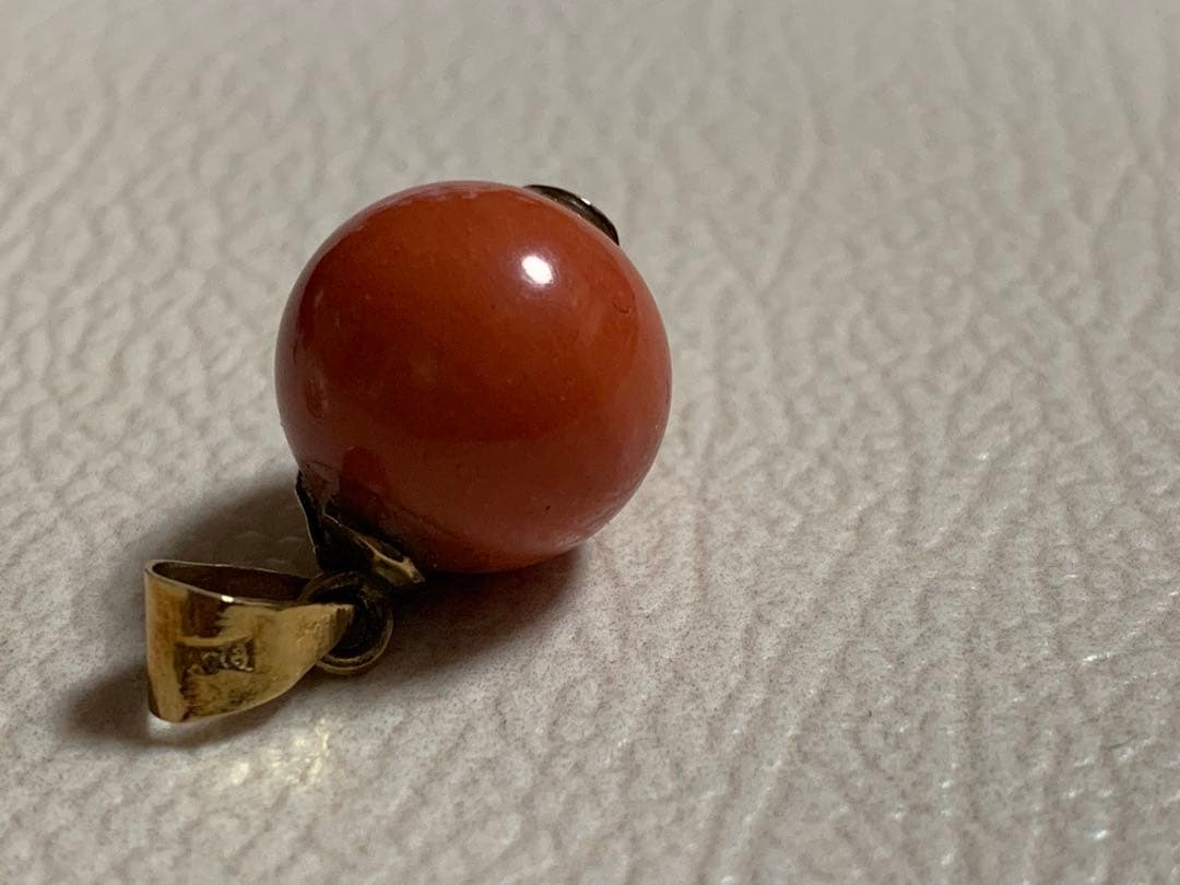 値下げK18赤珊瑚玉ネクレスのトップペンダントアンティーク品約13.36cm