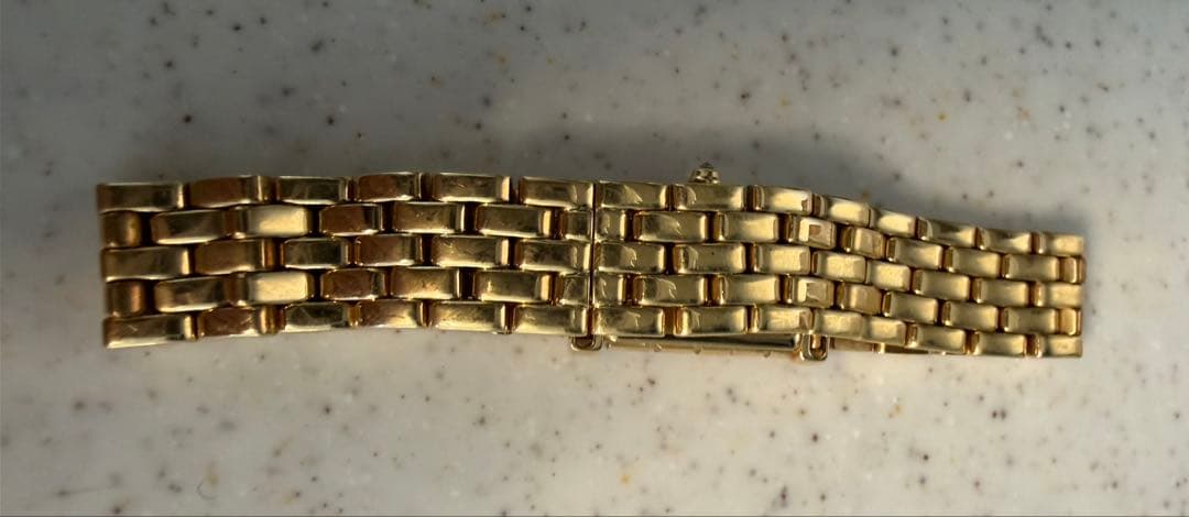 ゴールド アナログ腕時計 エメラルド装飾