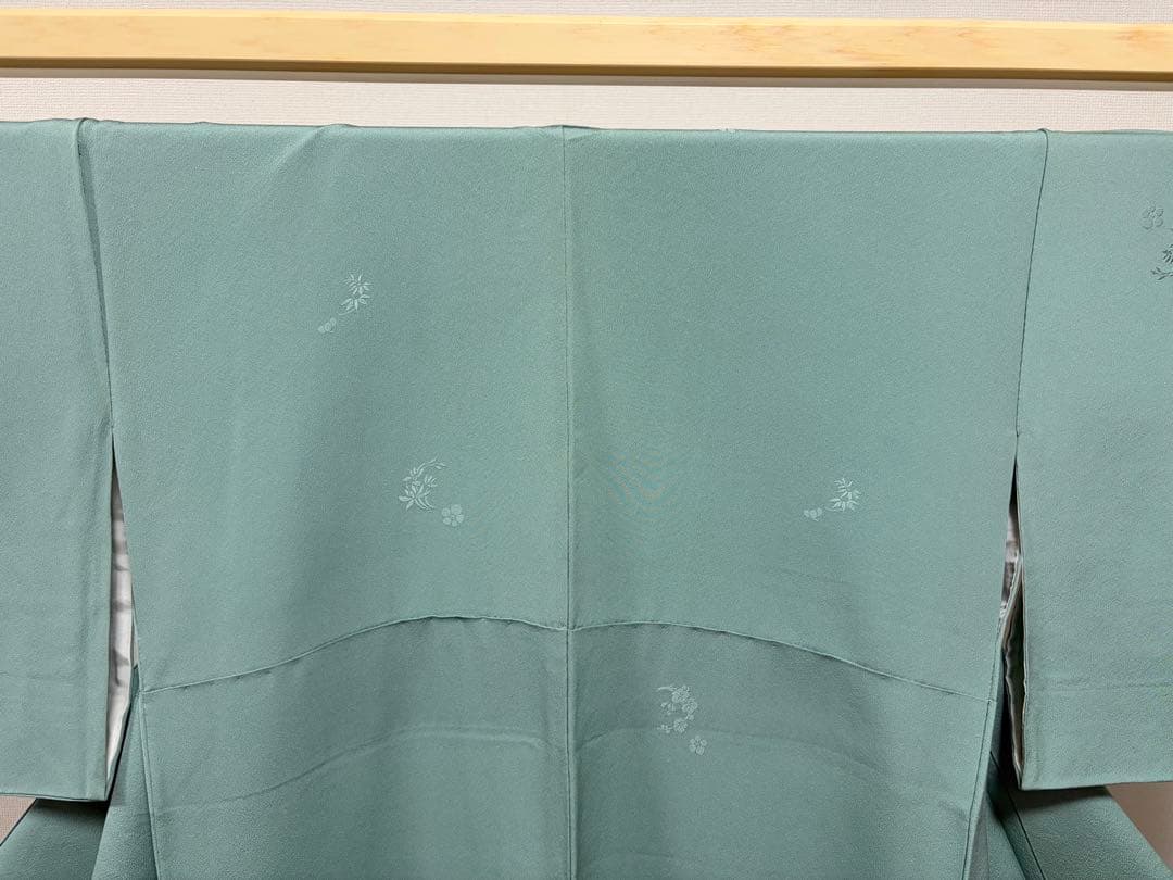 B 作家物 柿本市郎 小花の地模様 水浅葱色 縮緬 正絹 袷 色無地 着物 K5