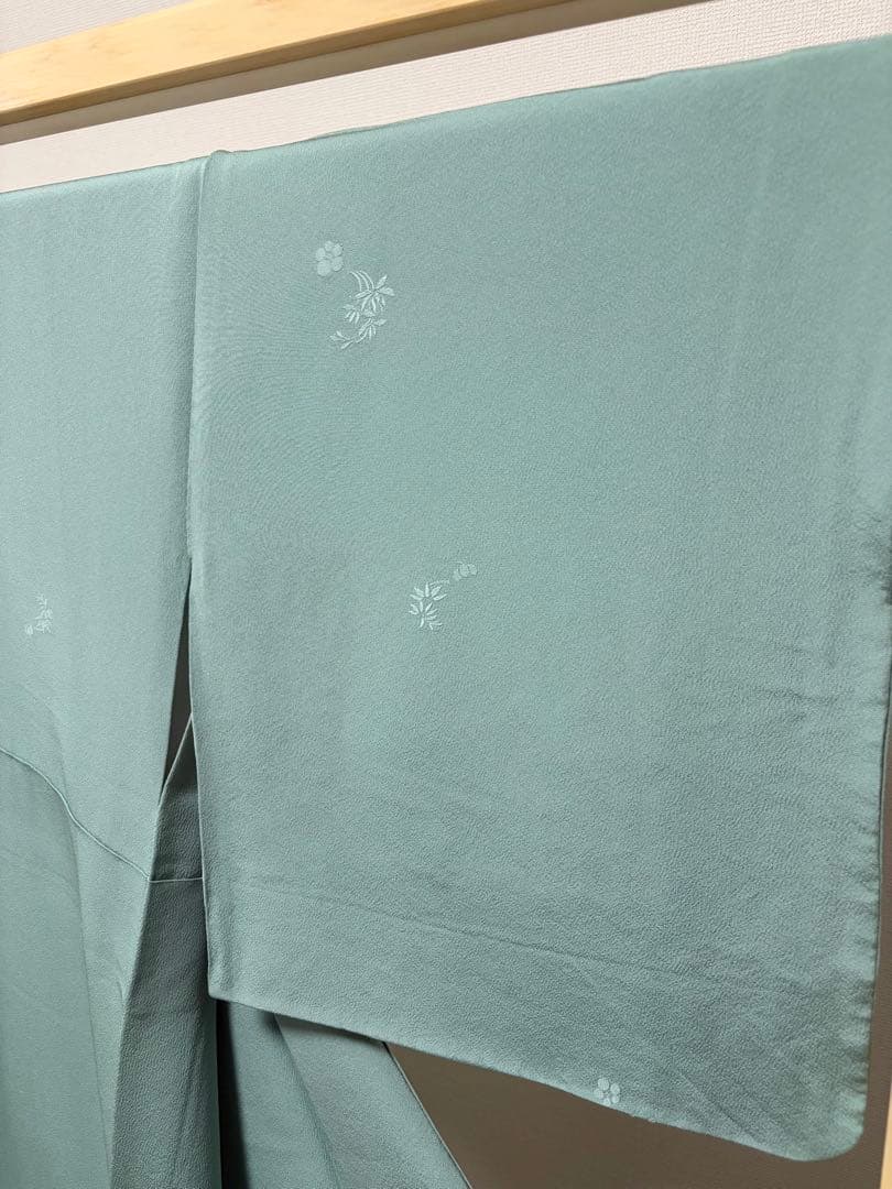 B 作家物 柿本市郎 小花の地模様 水浅葱色 縮緬 正絹 袷 色無地 着物 K5