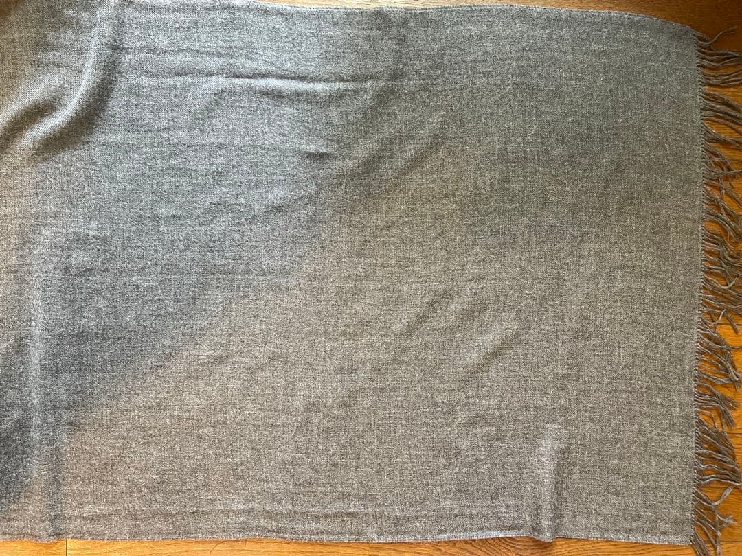 「The Inoue Brothers ベビーアルパカ大判ストール グレー」